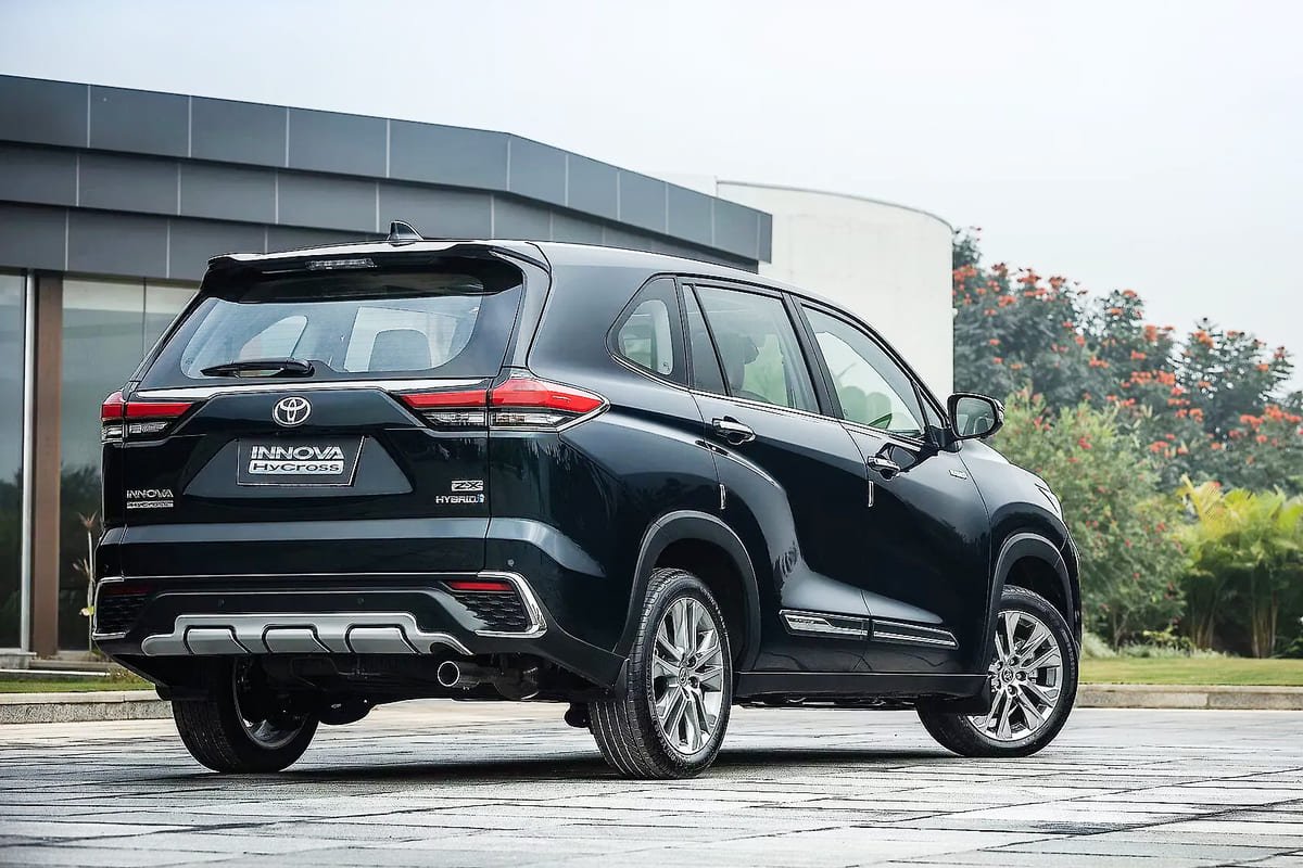 innova-hycross-max-rental